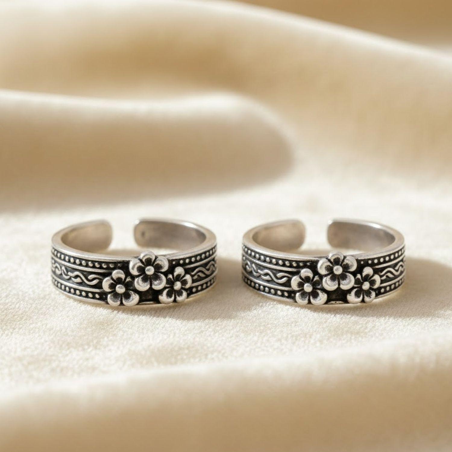 Floral Adjustable Toe Ring - Sterling Silver Oxidized