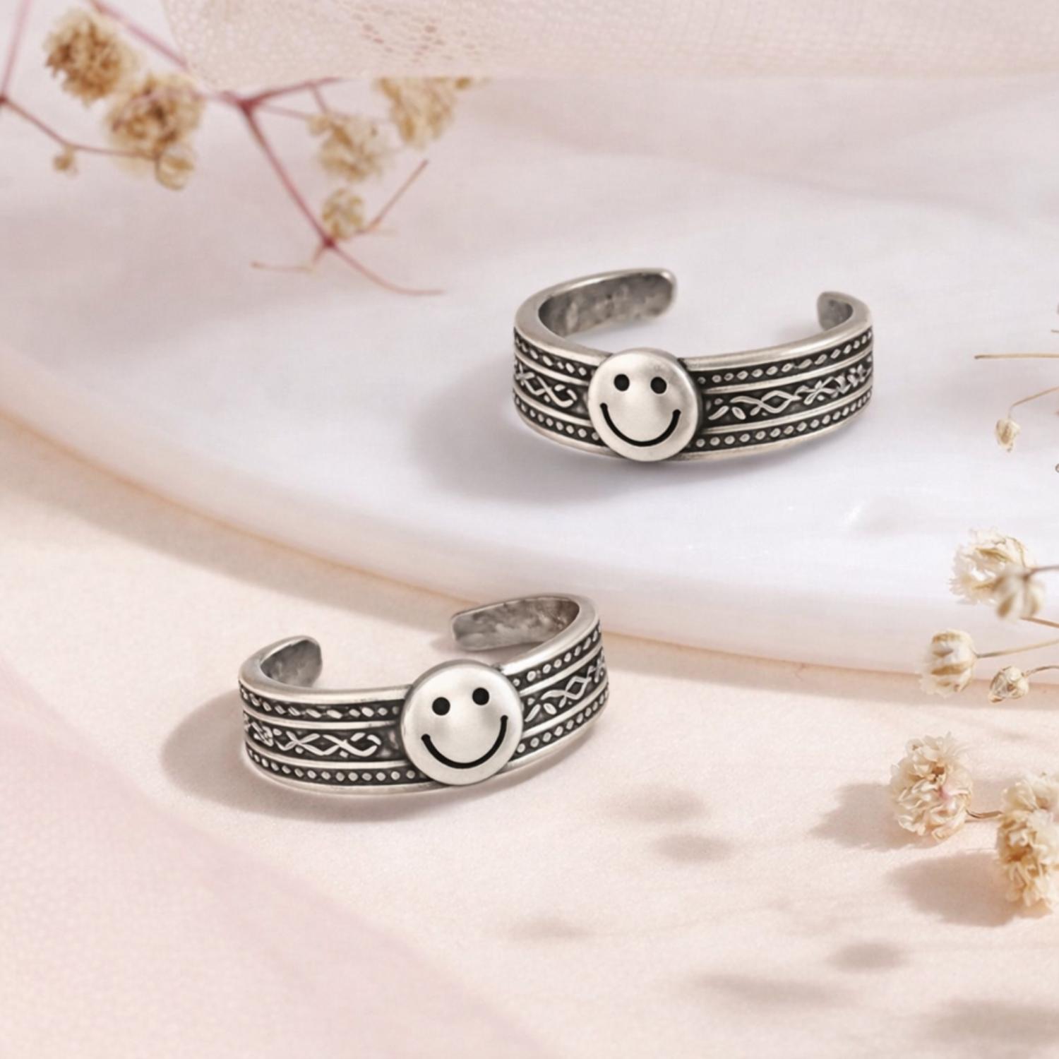 Smiley Face Adjustable Toe Ring - Sterling Silver Oxidized