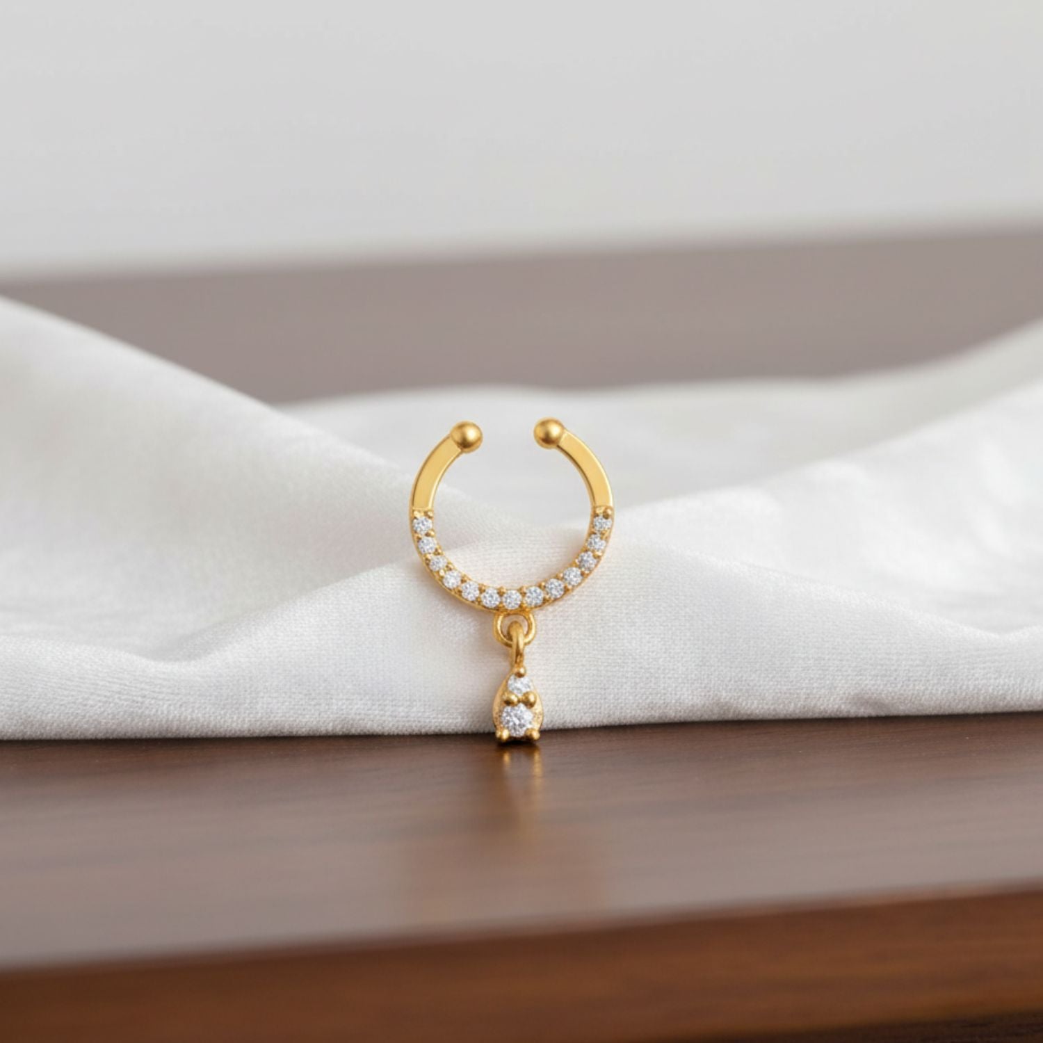 mooneye silver nose pin